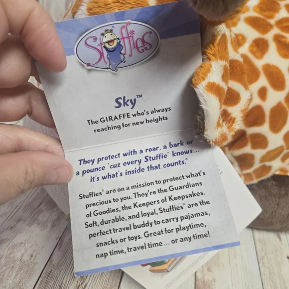 Stuffies Sky The Giraffe Plush 2013 NWT Zipper Mouth Pocket Stuffed Animal Toy - Picture 10 of 12